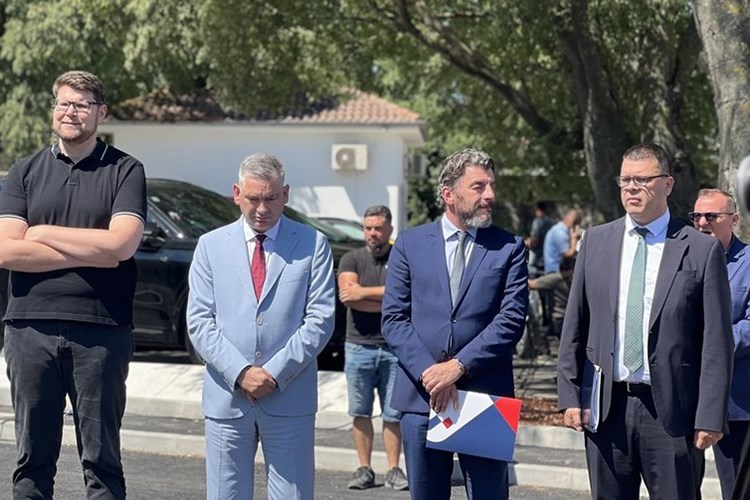 Slika /slike/špehar.jpg